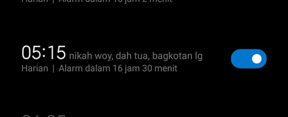 10 Catatan absurd di alarm HP ini bikin nyengir sendiri 