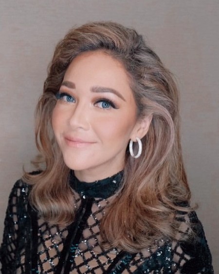 10 Pesona Maia Estianty saat bermakeup tebal, parasnya manglingi