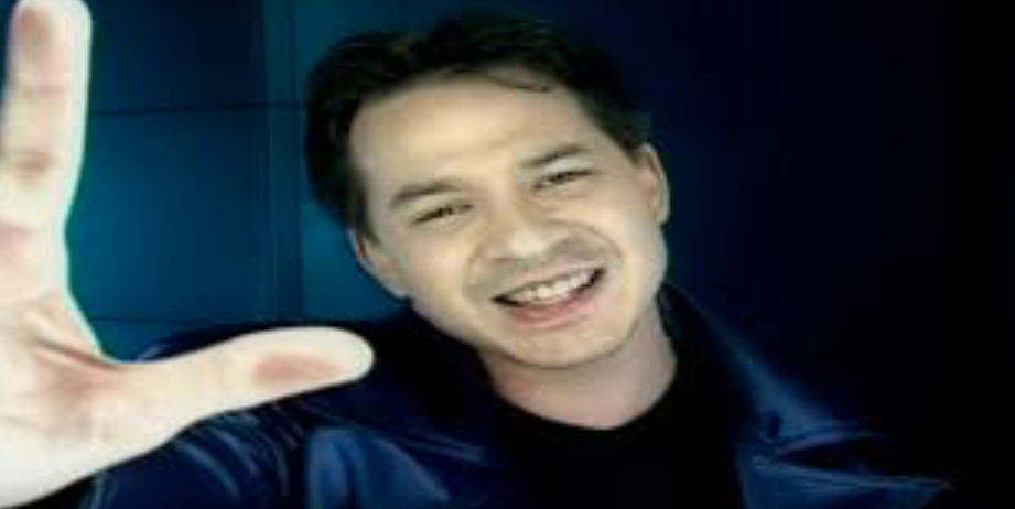 Potret lawas 8 pesinetron saat debut jadi penyanyi, manglingi