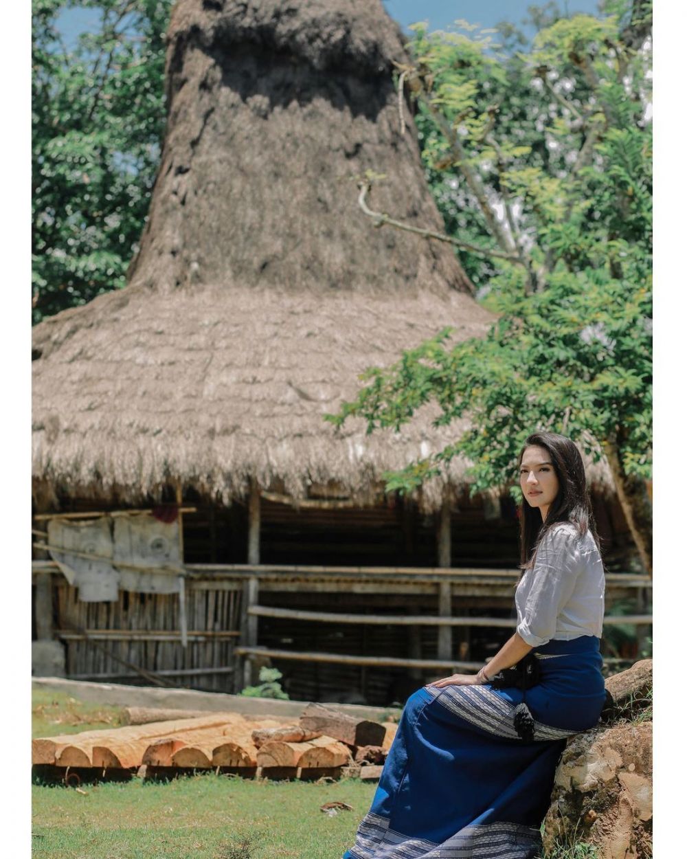 12 Momen Raline Shah liburan di Sumba, lakukan aksi sosial