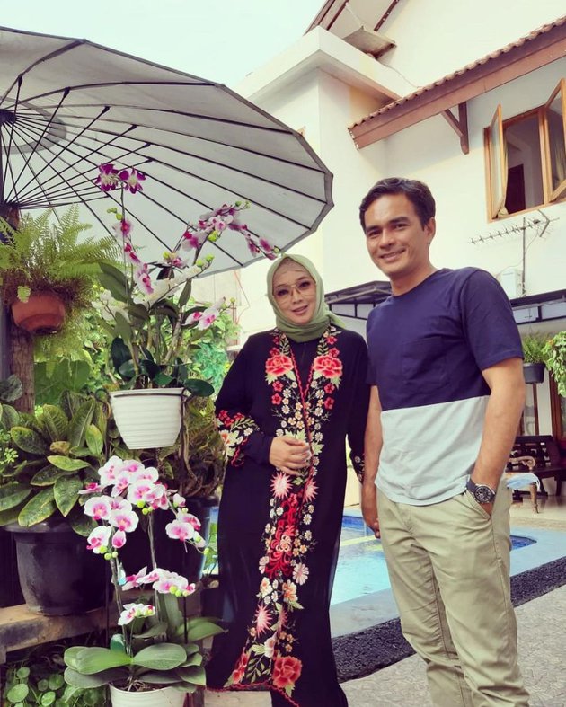 11 Potret kenangan kebersamaan Rina Gunawan dan Teddy Syach