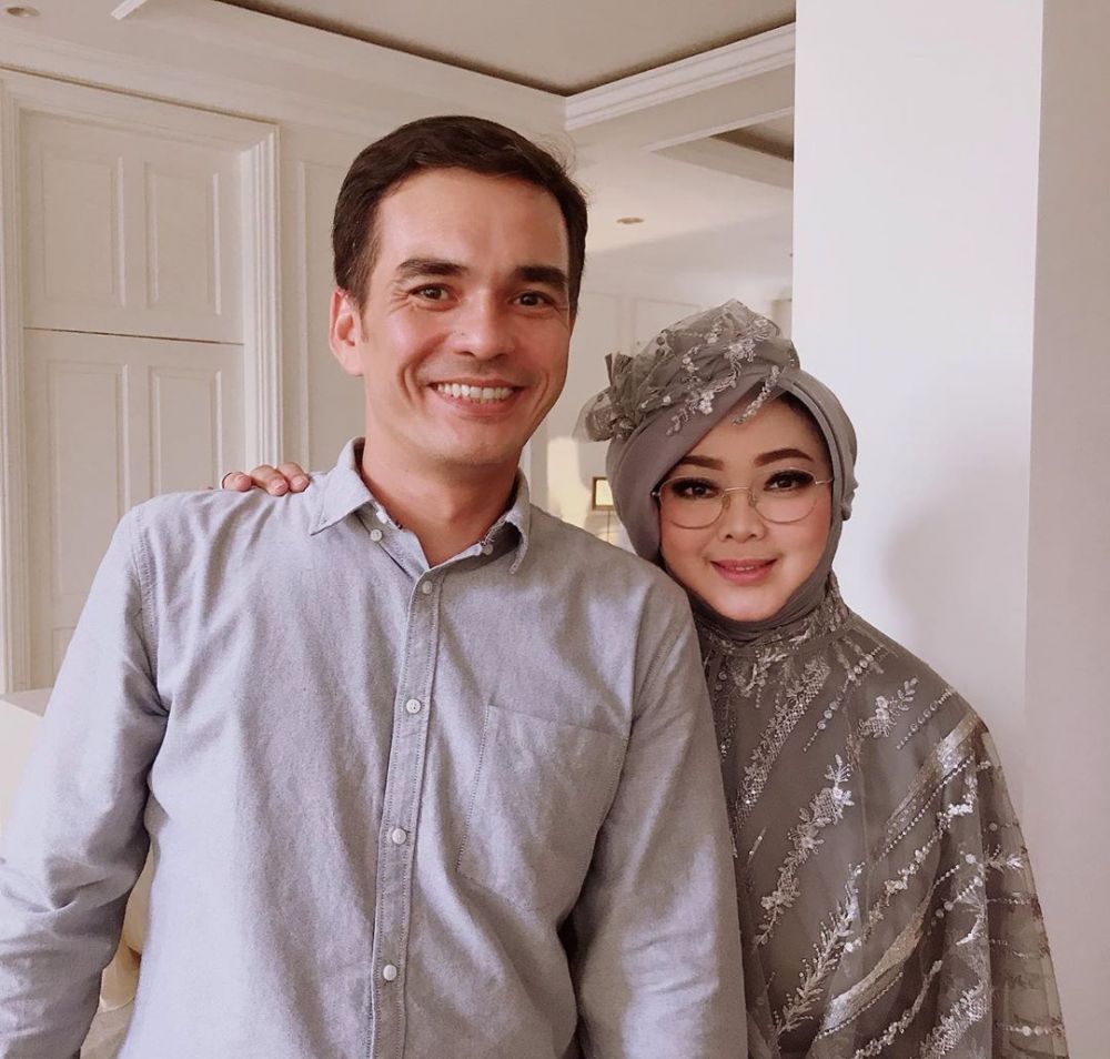 11 Potret kenangan kebersamaan Rina Gunawan dan Teddy Syach