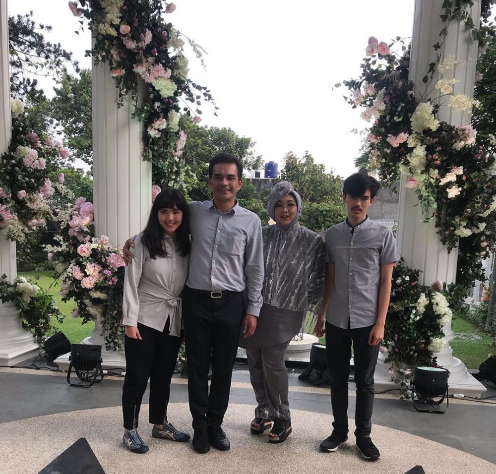 11 Potret kenangan kebersamaan Rina Gunawan dan Teddy Syach