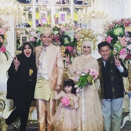 10 Potret kenangan seleb bersama Rina Gunawan sebelum meninggal dunia