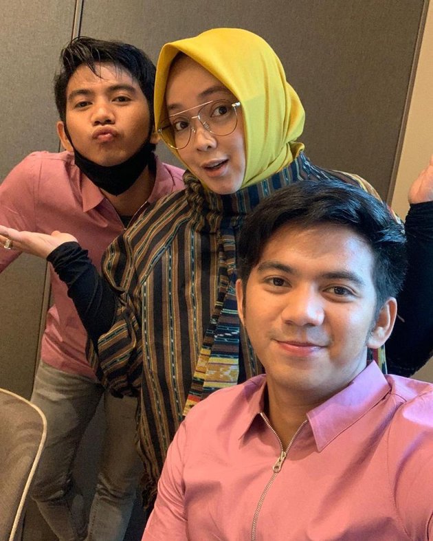 10 Potret kenangan seleb bersama Rina Gunawan sebelum meninggal dunia