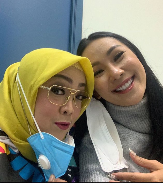 10 Potret kenangan seleb bersama Rina Gunawan sebelum meninggal dunia