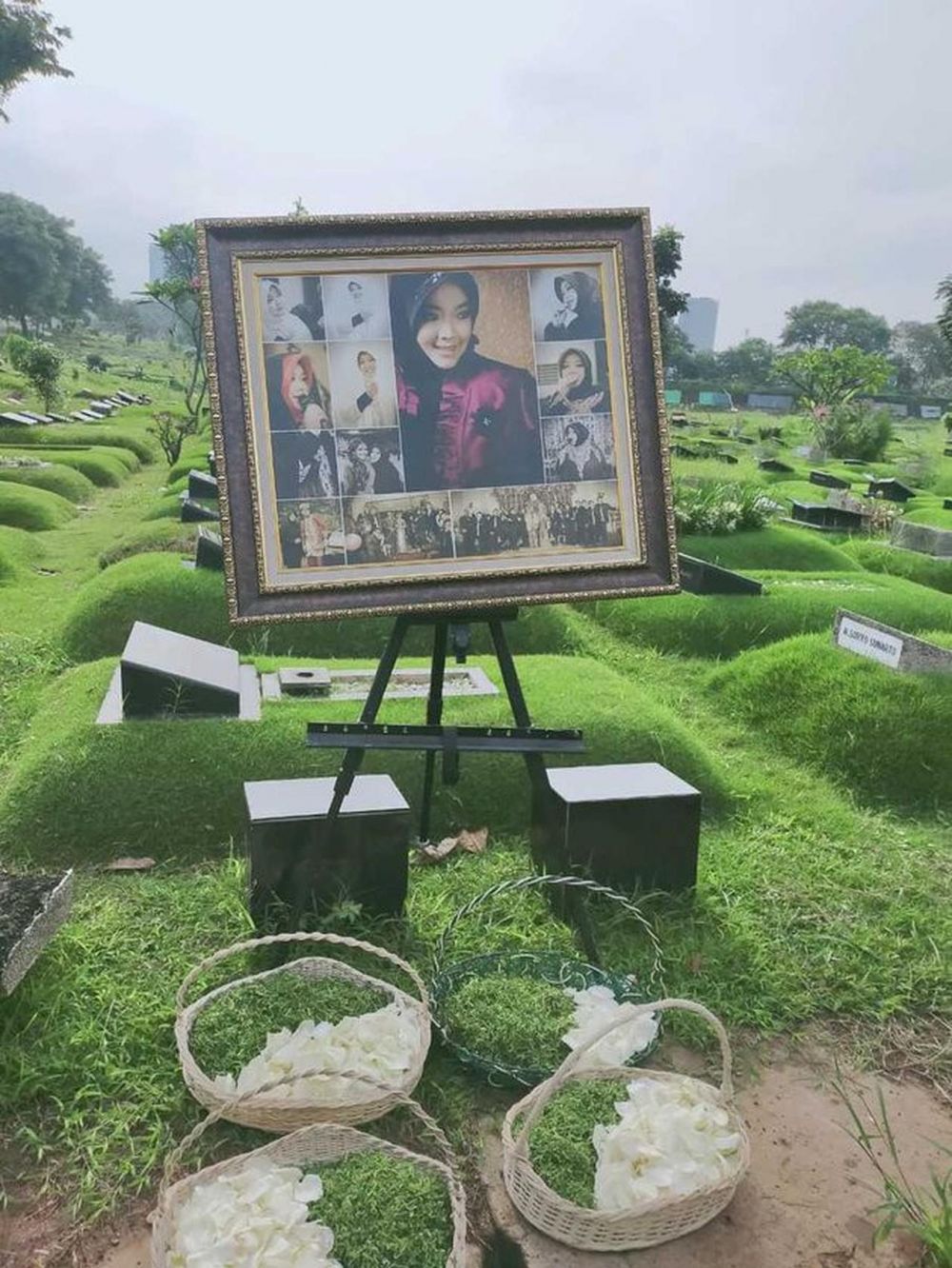 6 Momen pemakaman Rina Gunawan dilakukan dengan protokol kesehatan