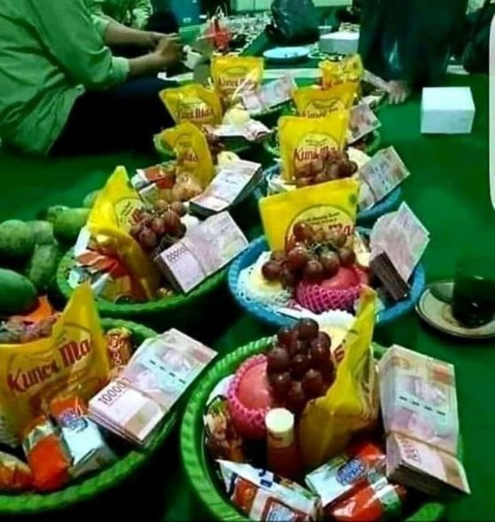 10 Aksi nggak biasa terlalu kaya ala sultan ini bikin geleng kepala
