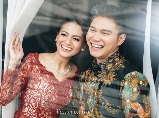 Potret lawas 8 seleb saat lamaran, Anang-Ashanty curi perhatian