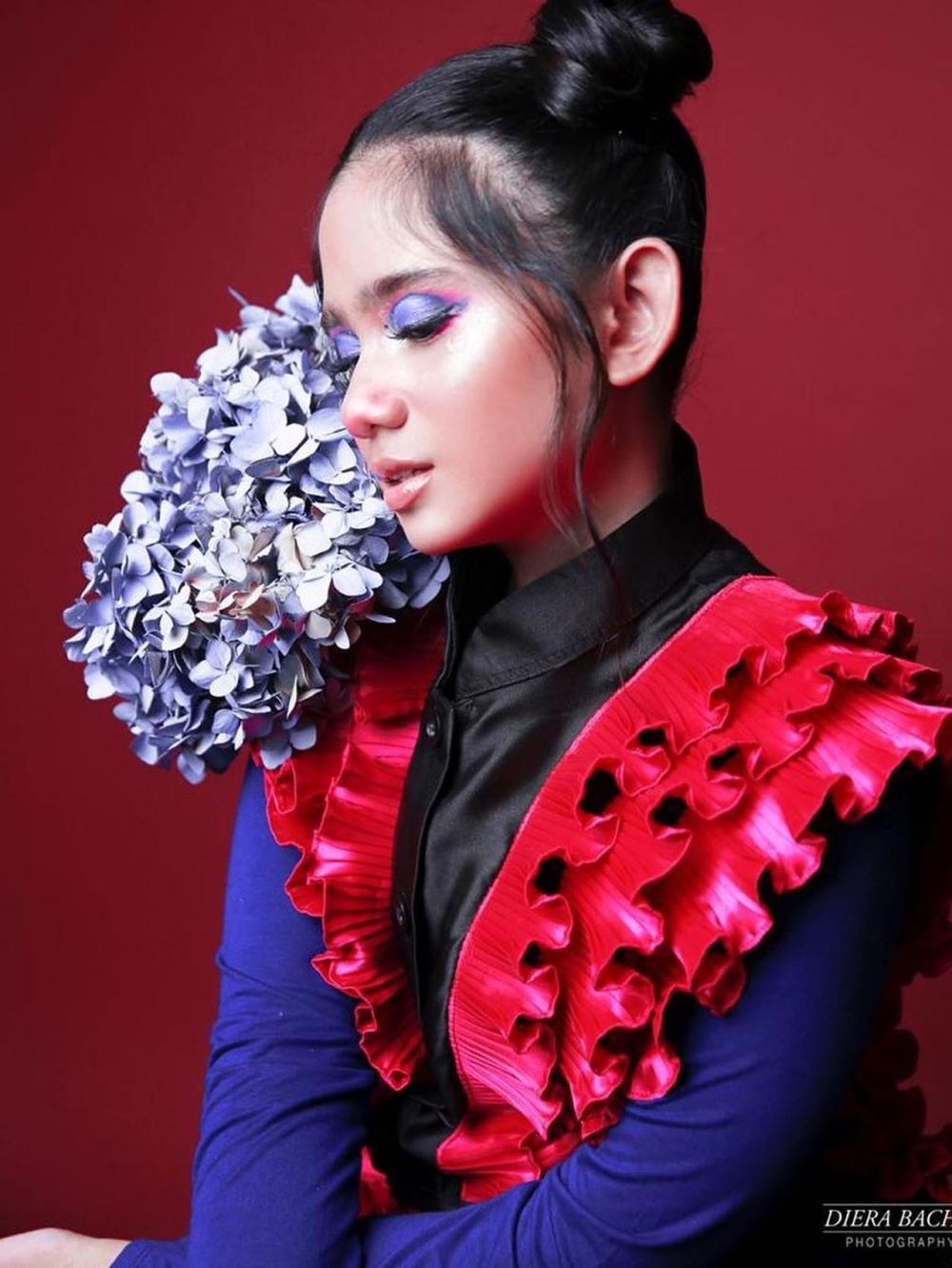 Gaya 6 artis cosplay karakter game, Anya Geraldine bak Kapella FF