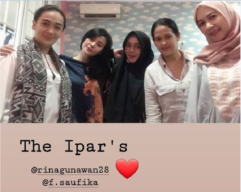 10 Potret kebersamaan Rina Gunawan dan Ananda Lontoh, penuh kenangan