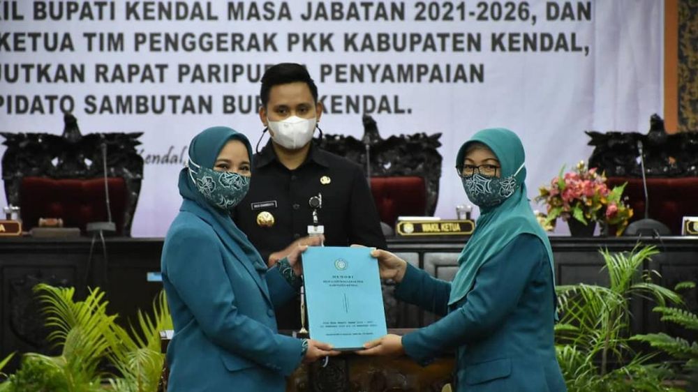 7 Potret Chacha Frederica saat lakukan kunjungan kerja, curi perhatian