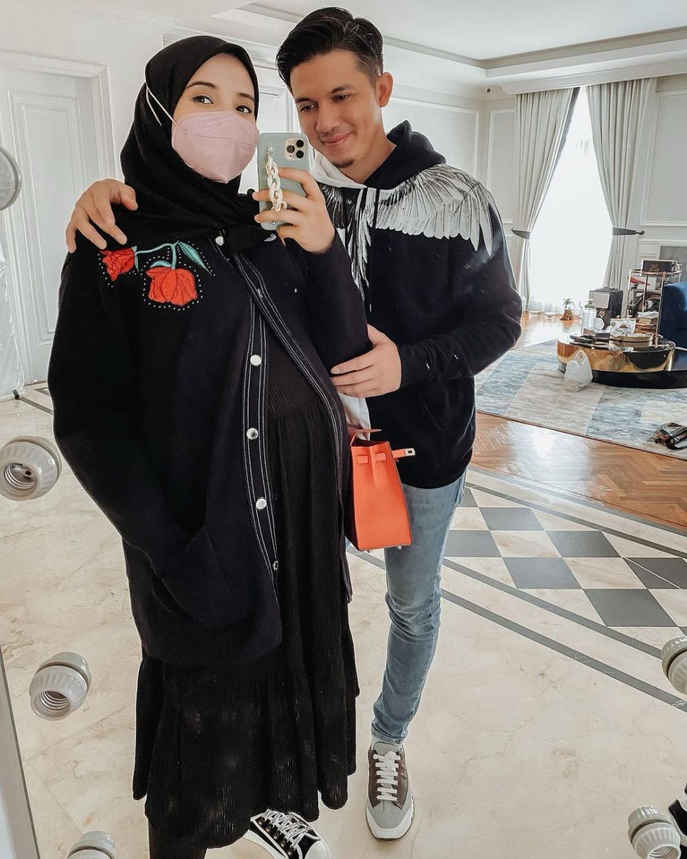 7 Potret Zaskia Sungkar di kehamilan trimester ketiga, makin memesona