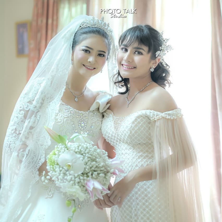 Potret kekompakan 10 seleb dan putri sambungnya, bak seumuran