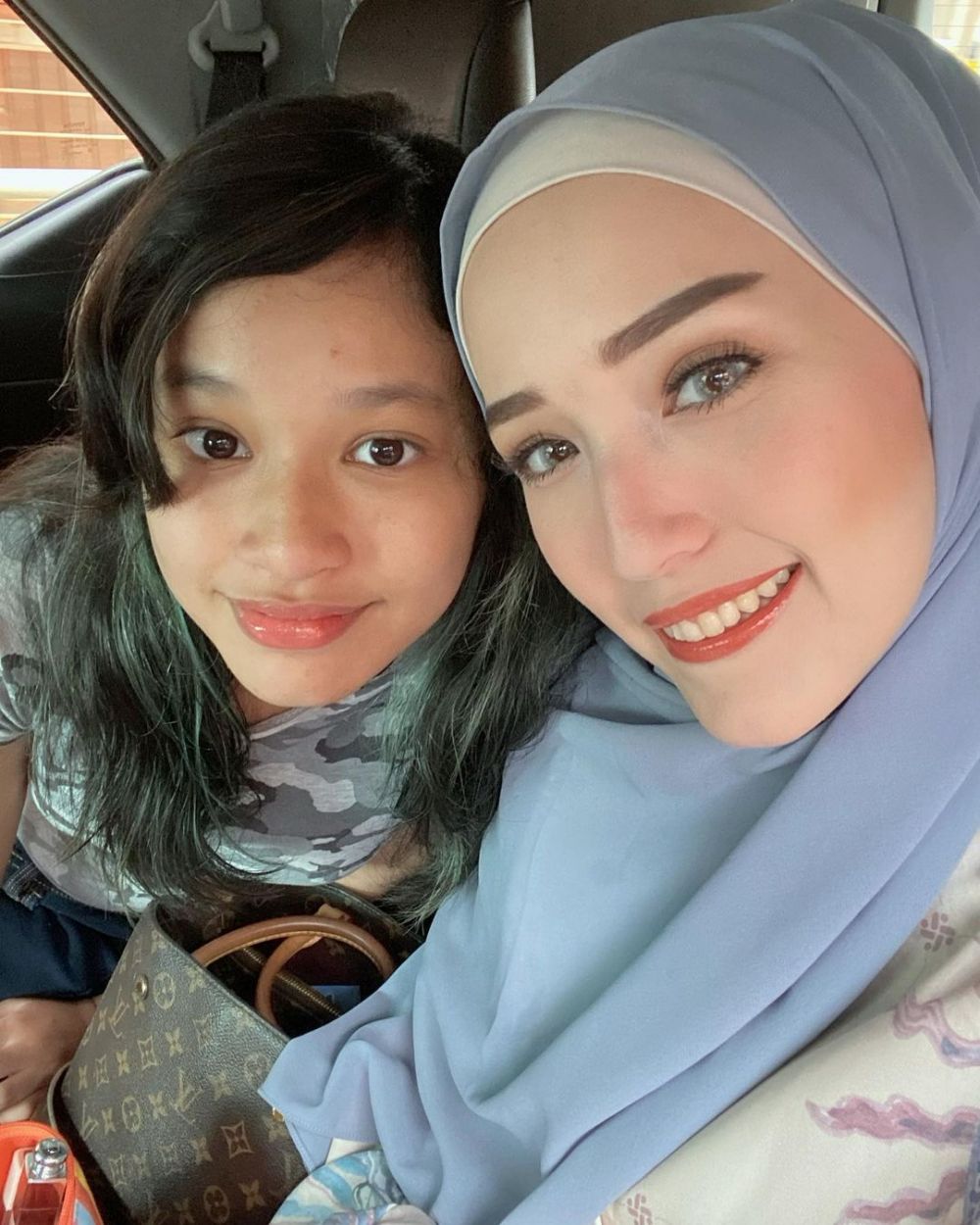 Potret kekompakan 10 seleb dan putri sambungnya, bak seumuran