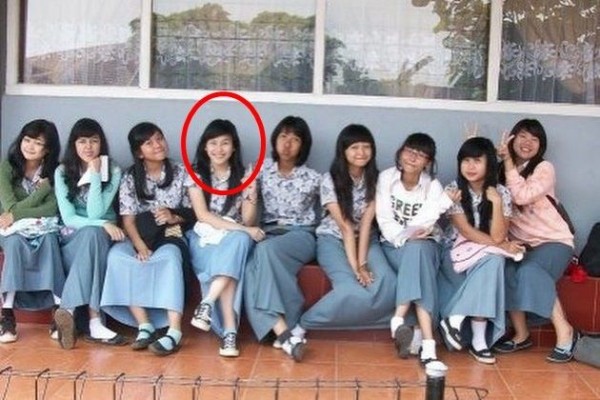 Potret lawas 12 seleb Indonesia dengan geng SMA-nya, hits abis 