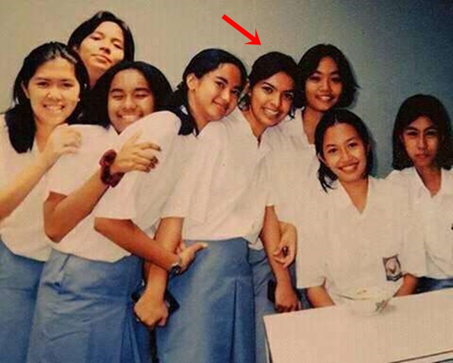 Potret lawas 12 seleb Indonesia dengan geng SMA-nya, hits abis 