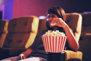 5 Hack nonton film di HP bak serasa di bioskop, tak perlu modal besar