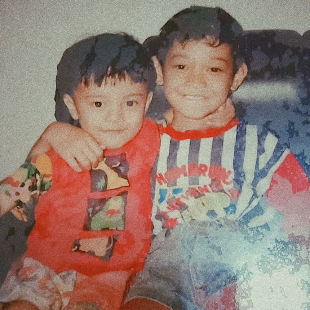 10 Potret transformasi Bisma Karisma, kece dengan rambut gondrong