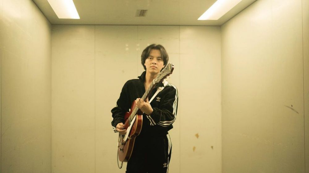 10 Potret transformasi Bisma Karisma, kece dengan rambut gondrong