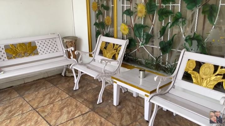 10 Potret rumah masa kecil Kartika Putri, bernuansa emas