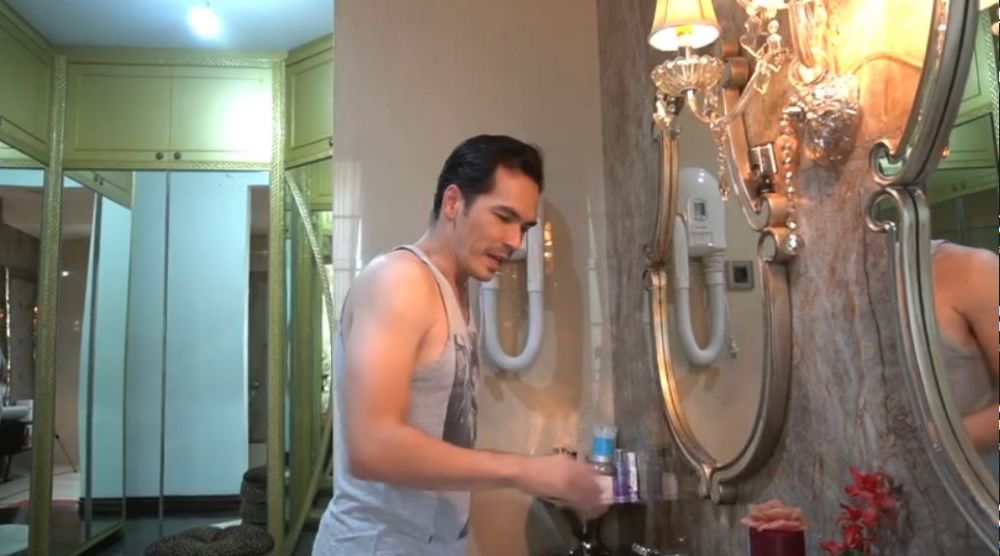 12 Penampakan rumah Atalarik Syach, pekarangannya luas banget