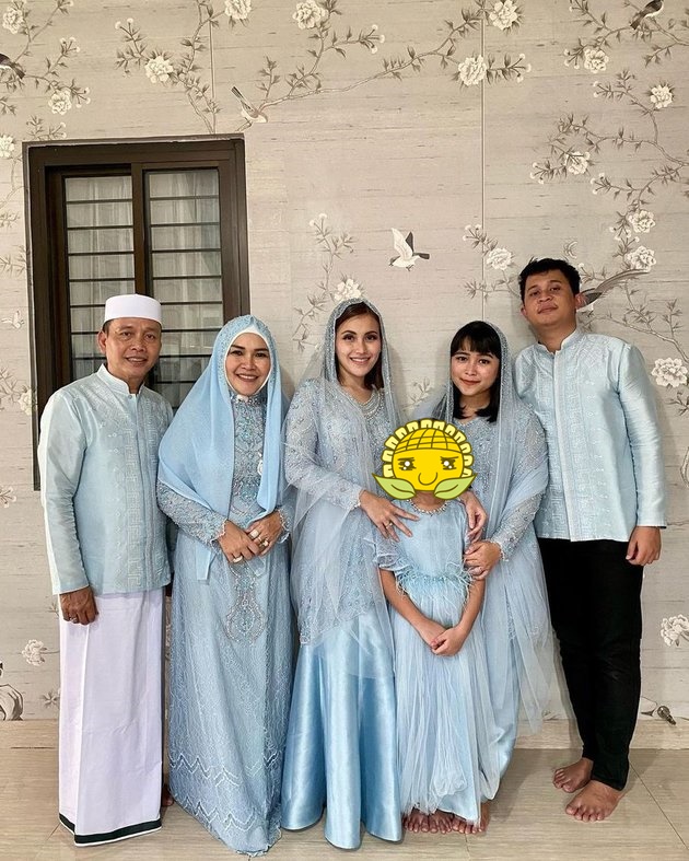 Gaya 8 seleb saat arisan, busana Ayu Ting Ting curi perhatian