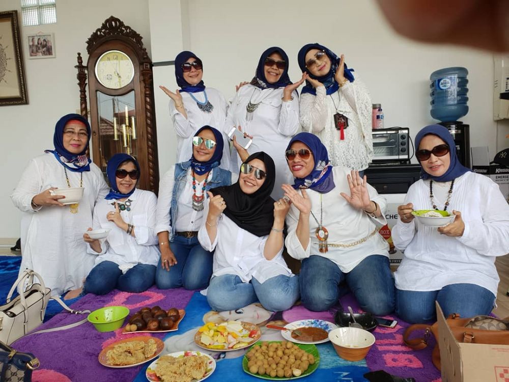 Gaya 8 seleb saat arisan, busana Ayu Ting Ting curi perhatian