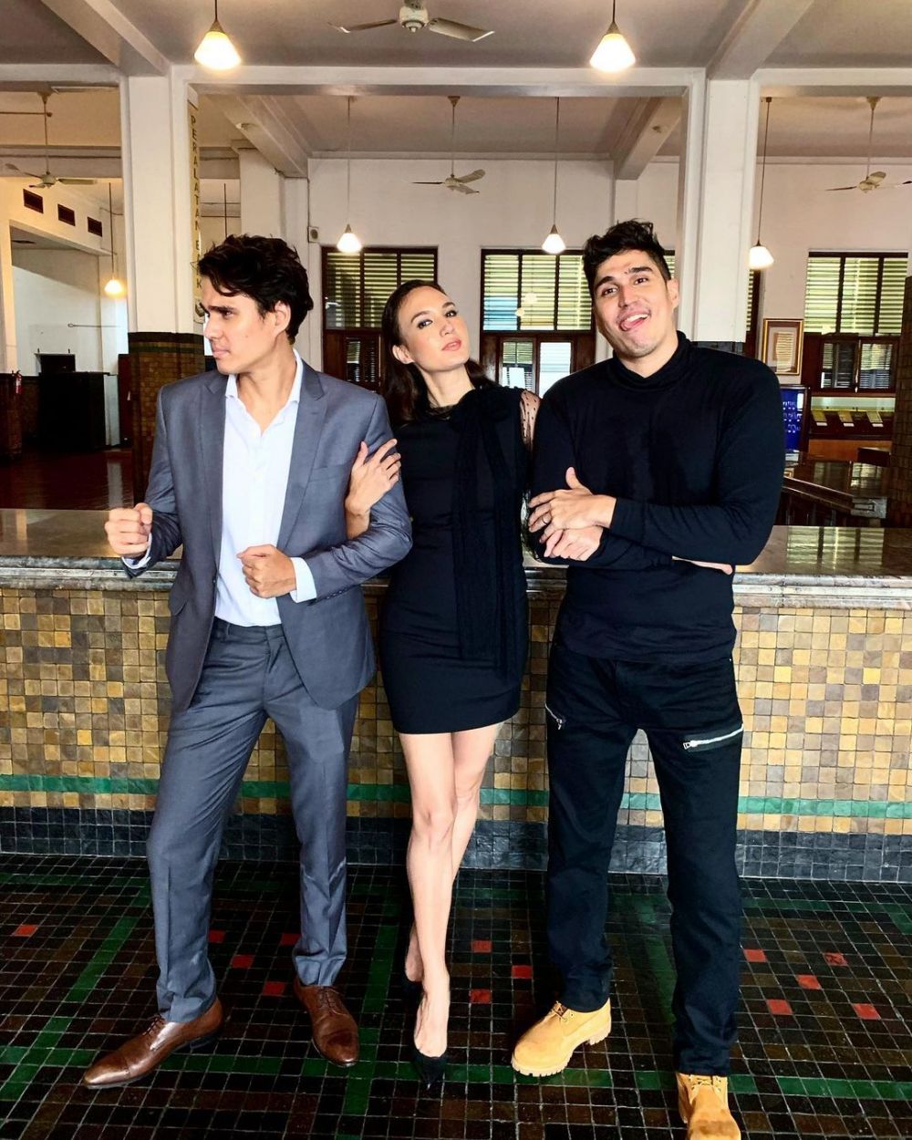 9 Potret kebersamaan 3 seleb bersaudara, penuh kehangatan