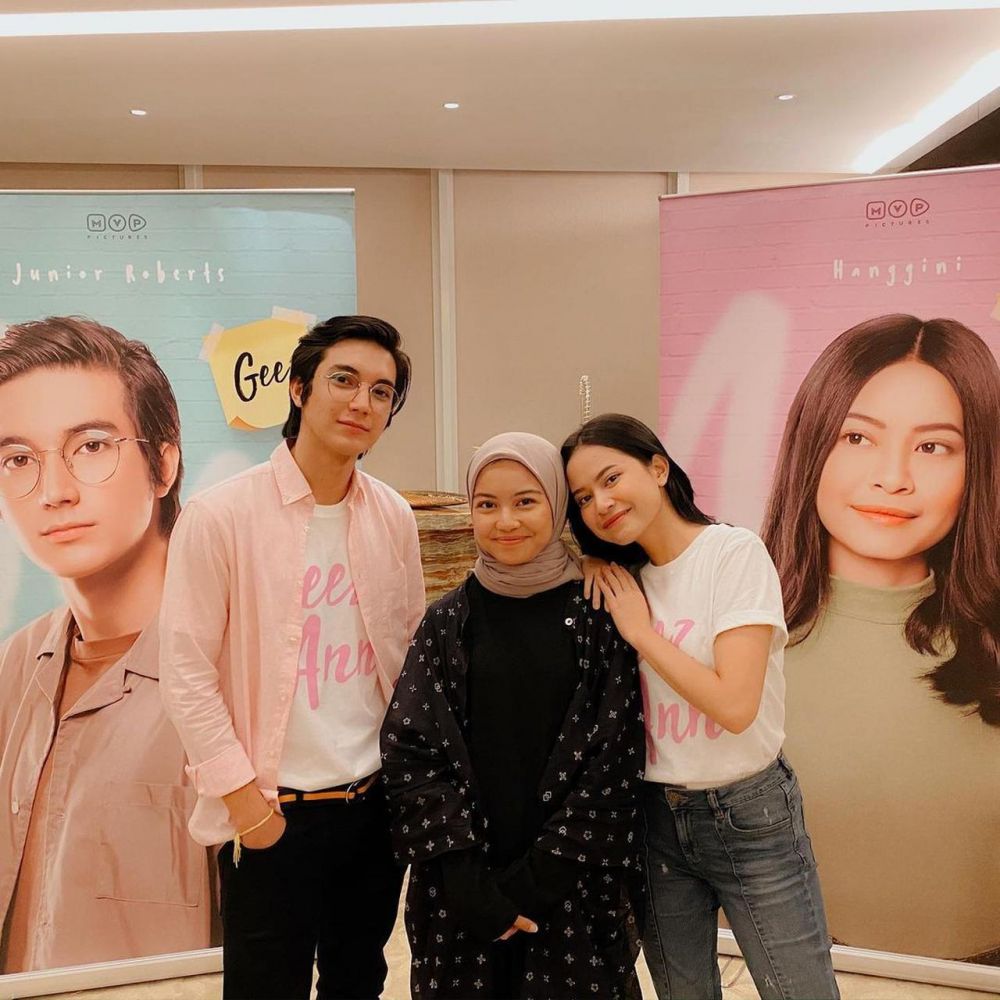 10 Potret kebersamaan Hanggini dan Tsana, punya paras mirip