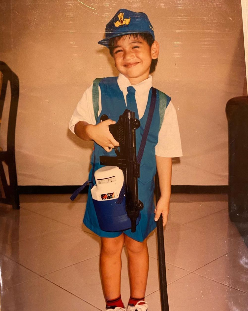 Potret 10 seleb cowok saat masih TK, gayanya bikin gemas