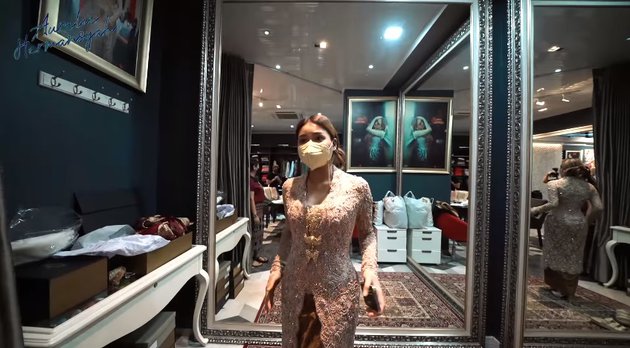 10 Momen Atta dan Aurel fitting baju pernikahan, penuh kebahagiaan