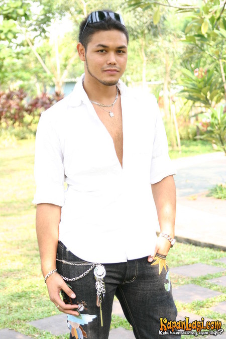 8 Potret lawas Ivan Gunawan di awal karier, manglingi banget