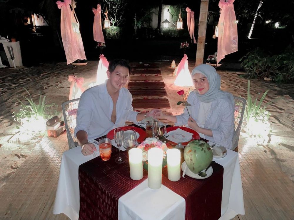 6 Momen kejutan ulang tahun Fairuz A Rafiq dari suami, romantis abis