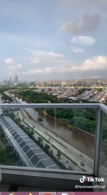 8 Penampakan apartemen milik Feni Rose, viewnya kece