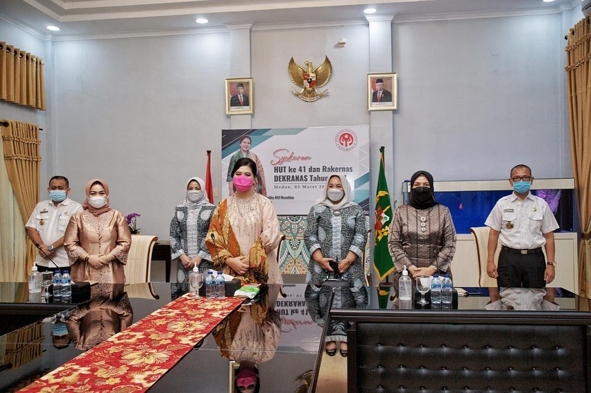 10 Gaya Kahiyang Ayu jadi Ketua PKK Kota Medan, auranya terpancar