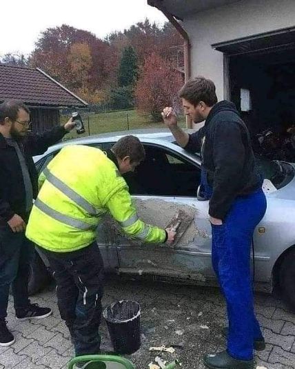 10 Potret lucu cowok saling bantu ini malah bikin gagal paham