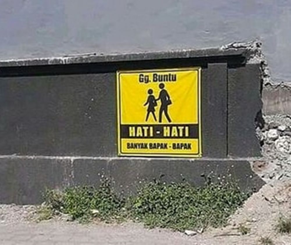 10 Desain gagal papan pemberitahuan ini bikin mikir keras