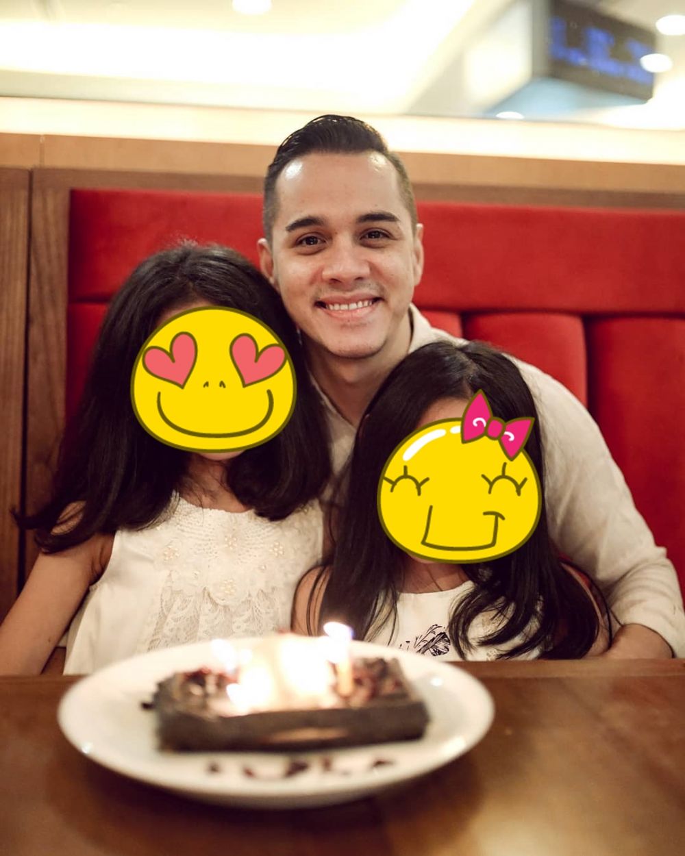 Cool di sinetron, gaya 10 seleb ganteng momong anak ini curi perhatian