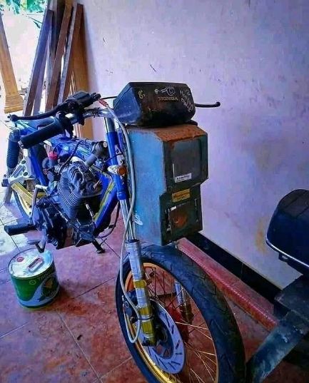 10 Momen lucu pakai benda nggak sesuai fungsi, kocak abis