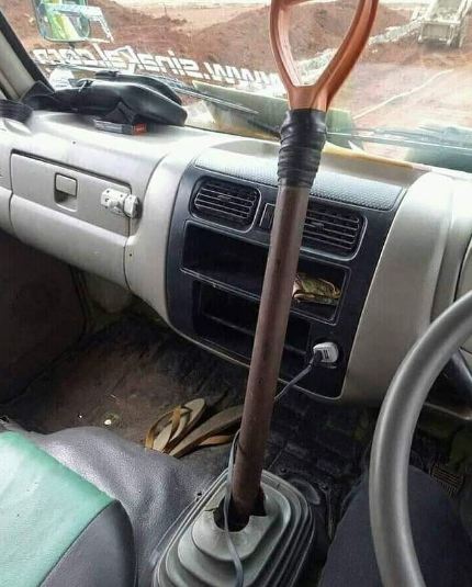 10 Momen lucu pakai benda nggak sesuai fungsi, kocak abis