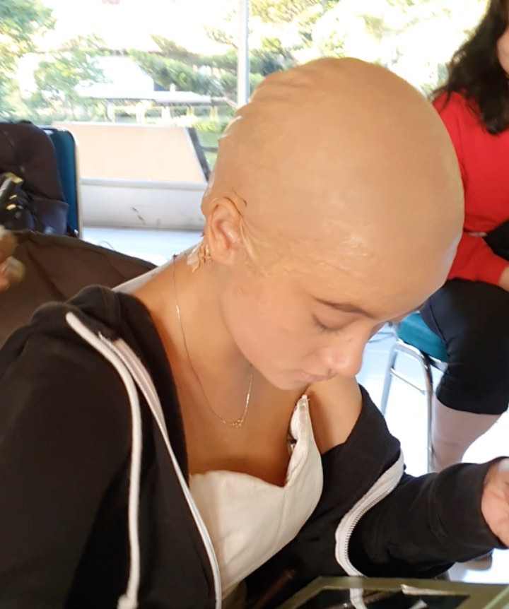 Perankan penderita kanker, ini 6 potret Megan Domani tampil botak