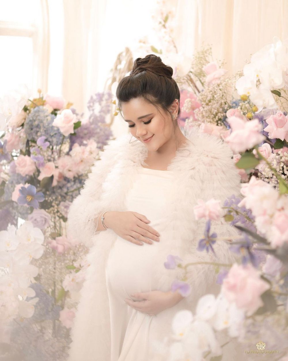 10 Pemotretan maternity Audi Marissa dalam berbagai tema