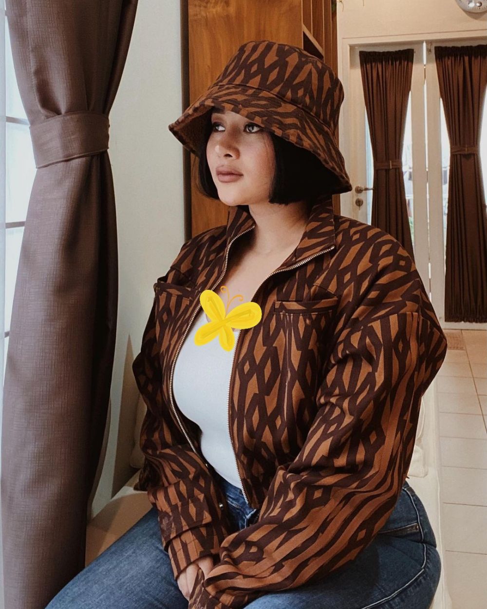 5 Potret terbaru Mutia Ayu dengan gaya rambut pendek sebahu, bak ABG