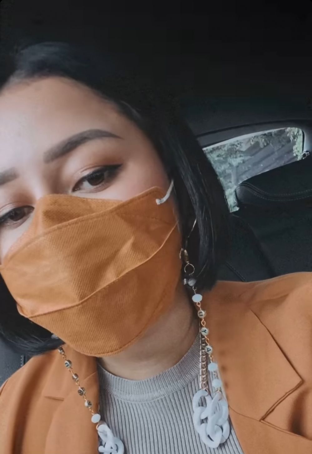 5 Potret terbaru Mutia Ayu dengan gaya rambut pendek sebahu, bak ABG