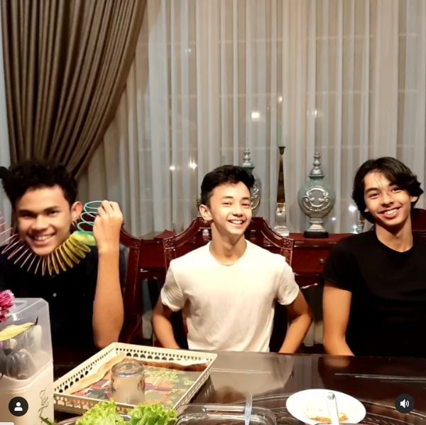 9 Potret ganteng Tirta Syach, anak Attila Syach yang beranjak remaja