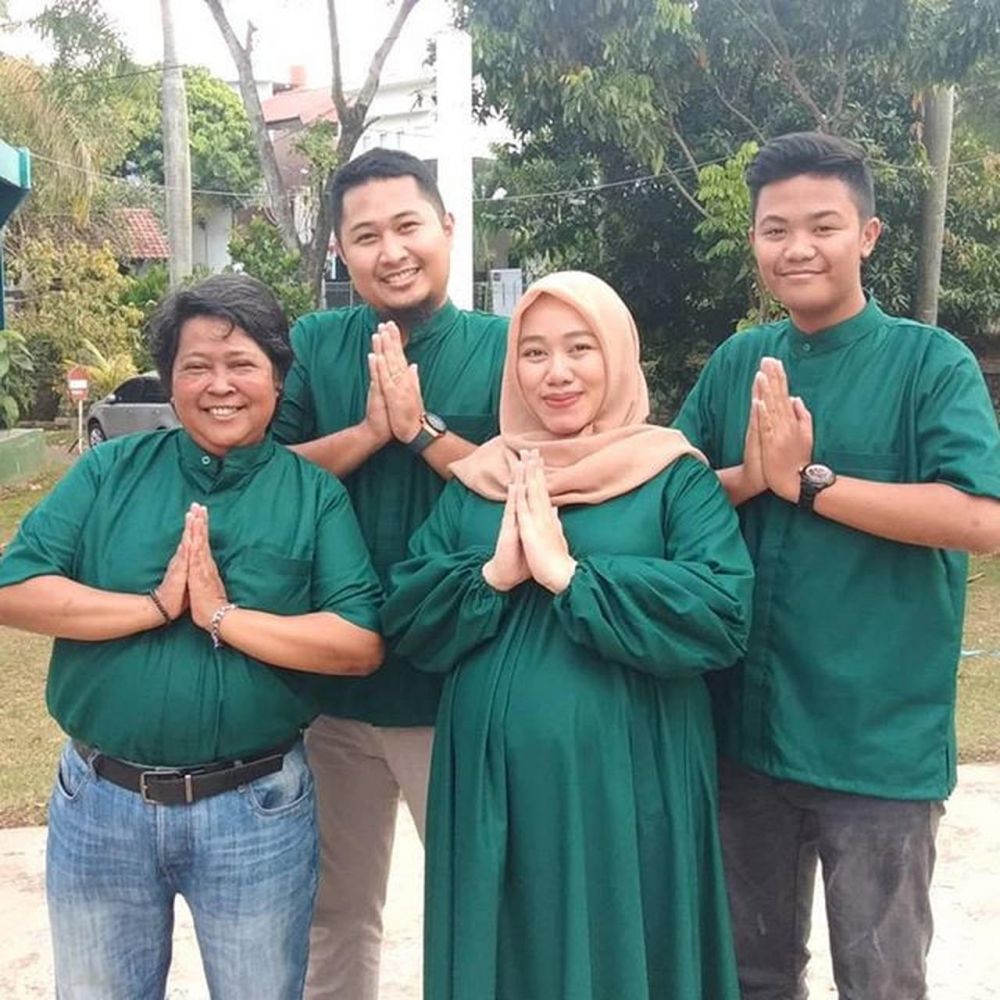 10 Potret terbaru Thalia Gracia anak angkat Suti Karno, manglingi