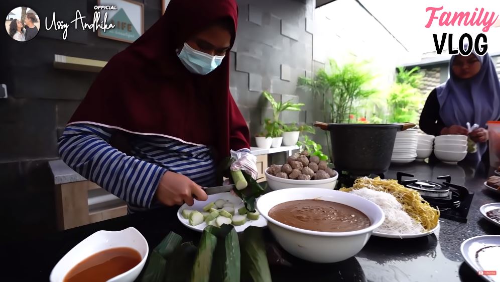 10 Momen Ussy beri kejutan ultah untuk asistennya, penuh kebahagiaan