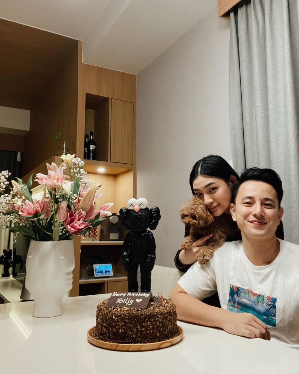 10 Penampakan apartemen Billy Davidson, desain interiornya elegan