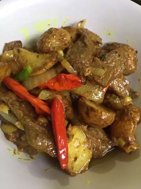 Resep daging bumbu kuning ala rumahan Instagram © 2021 brilio.net Resep daging bumbu kuning ala rumahan Instagram © 2021 brilio.net